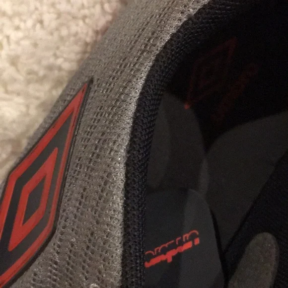 Umbro orange and grey shoes - Picture 7 of 12